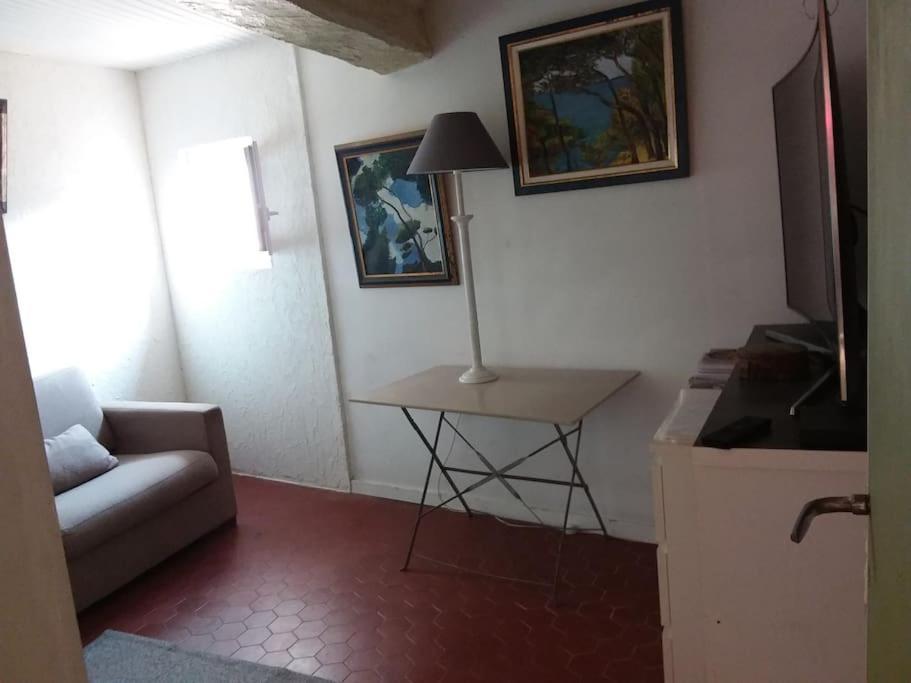 Charme Centre Historique 17E Siecle Apartment Aramon Ngoại thất bức ảnh